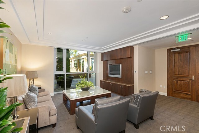 Building Photo - 5042 Scholarship