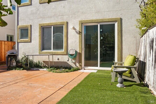Building Photo - 1079 Portofino Ave