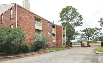 Building Photo - 2501 Gulf Fwy