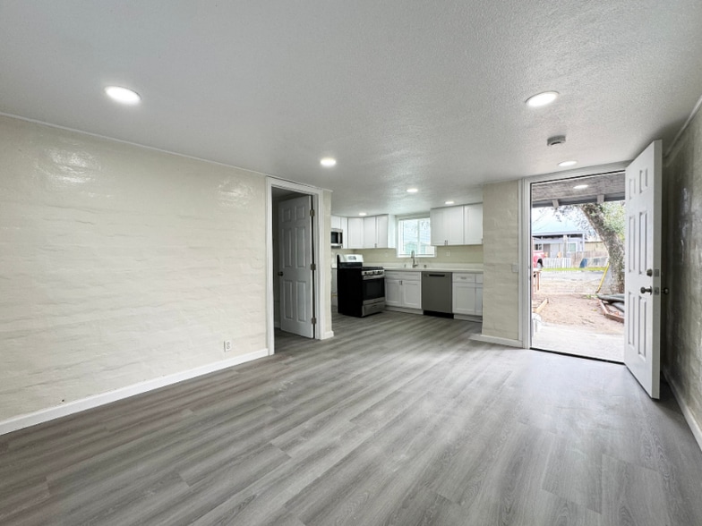 Building Photo - 5230 Tunson Rd