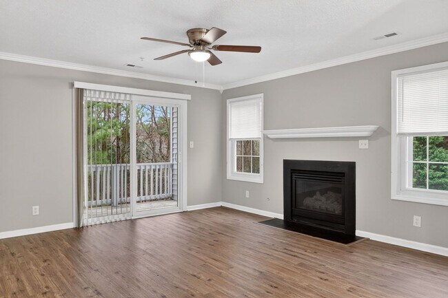 Building Photo - Spacious 3BR Condo in Fayetteville