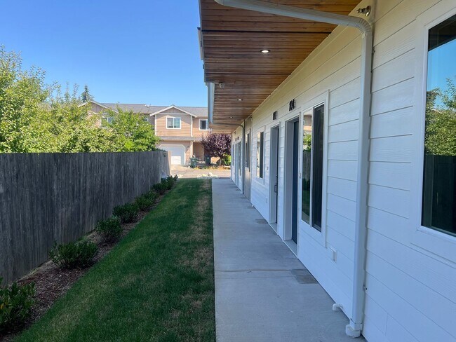 Building Photo - 2155 Siddle Loop