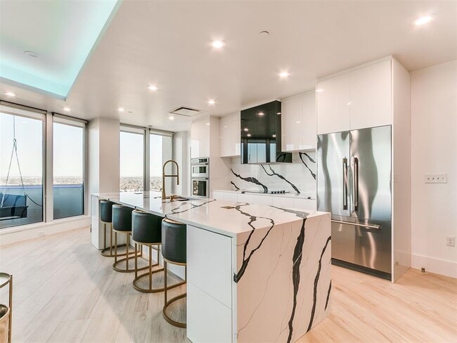 Building Photo - 5900 Mosteller Dr