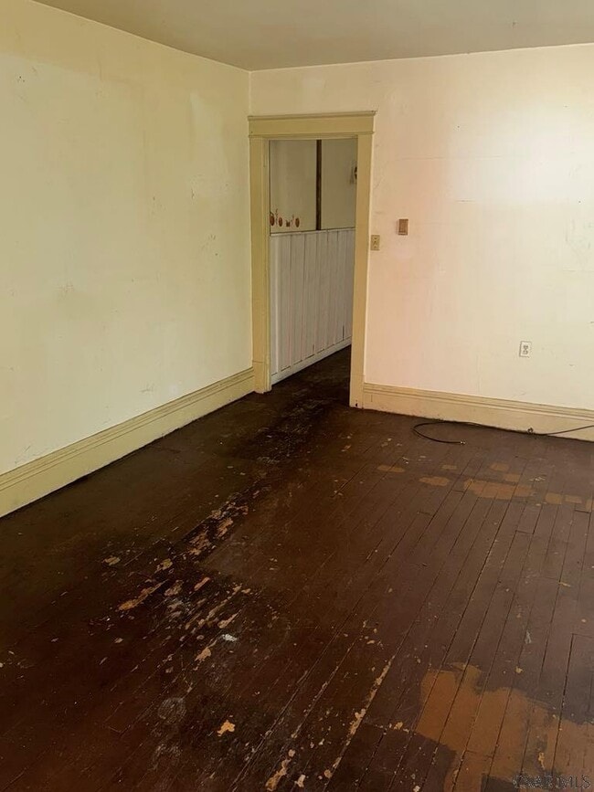 Building Photo - 84-86 Golde St