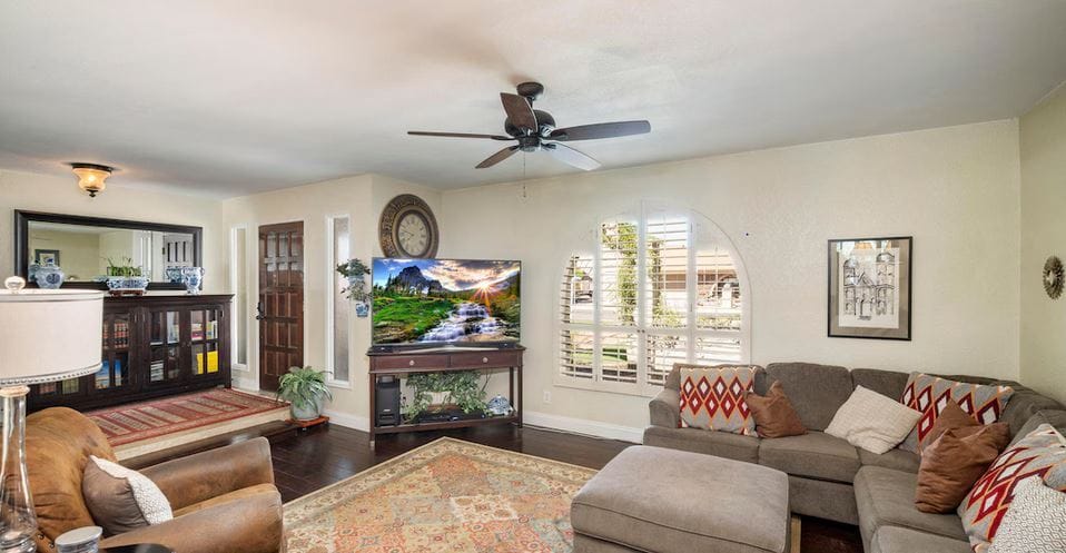 Building Photo - 101 W Tierra Buena Ln