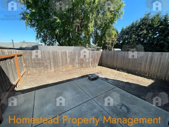 Building Photo - 1449-1451 Northgate Dr.