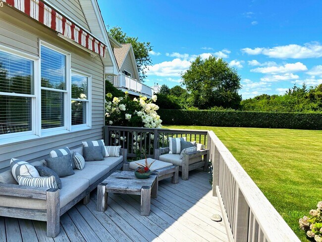 Building Photo - 1080 Lands End Rd