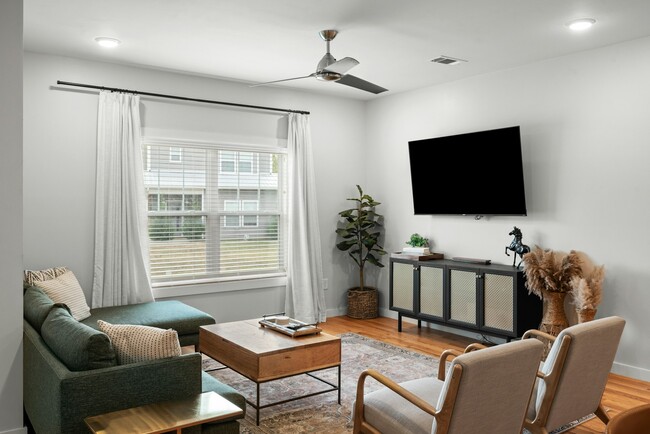 Building Photo - 3641 Hydes Ferry Rd