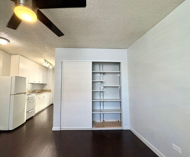Building Photo - Available Now! 1BD / 1BA with 1 Covered & Assigned Parking Stall on Rycroft Street!!