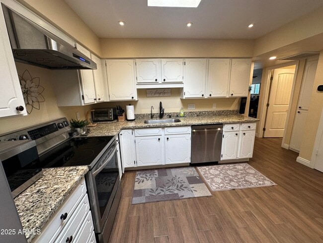 Building Photo - 4328 E Capri Ave