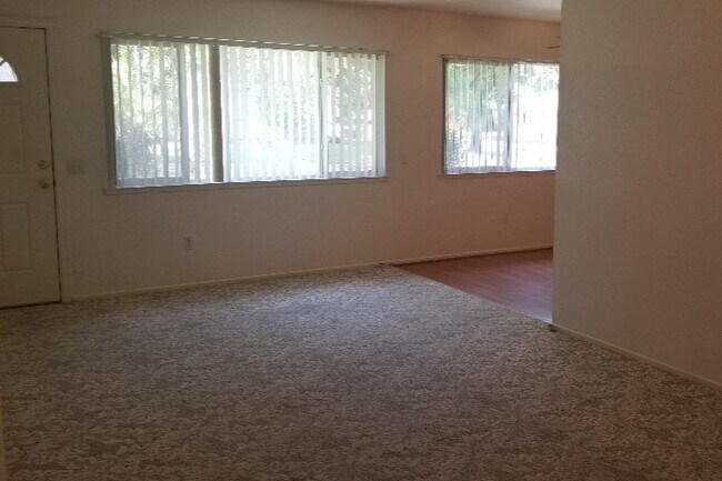 Building Photo - 1529 Cambridge Ave