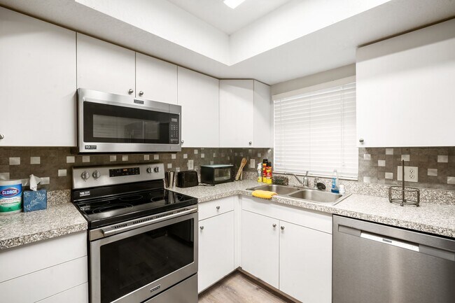 Building Photo - Fully Furnished 3BR/2BA Clearwater Home – ...