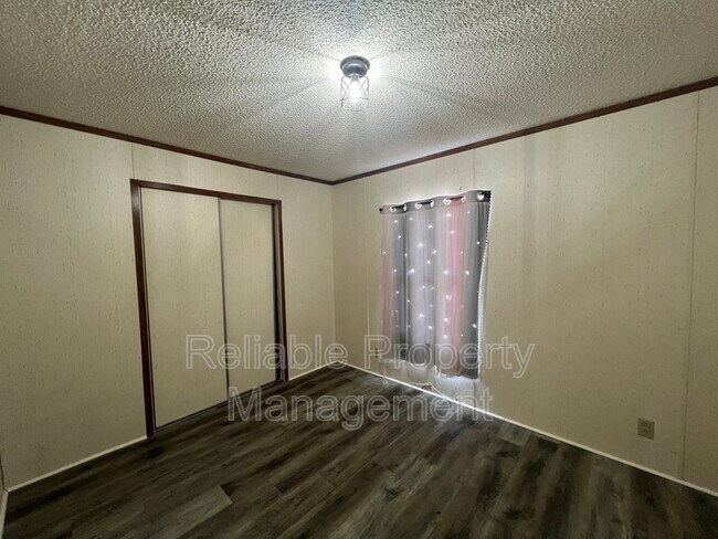 Building Photo - 905 O B J Rd