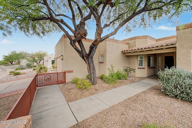 Building Photo - 5555 N Cres Ridge Dr