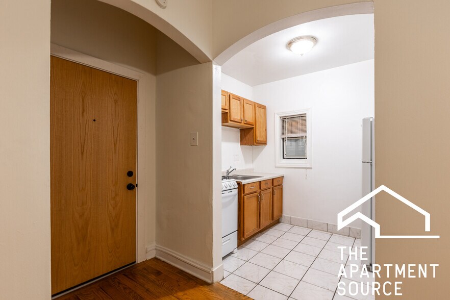 Building Photo - 4854 N Damen Ave