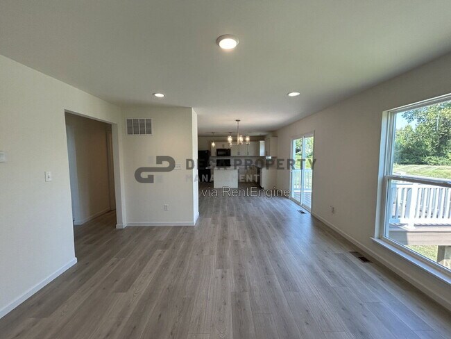 Building Photo - 16732 River Stone Dr