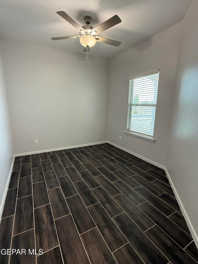 Building Photo - 804 Blingwood