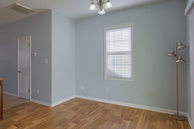 Building Photo - 113 Beacon Woods Dr