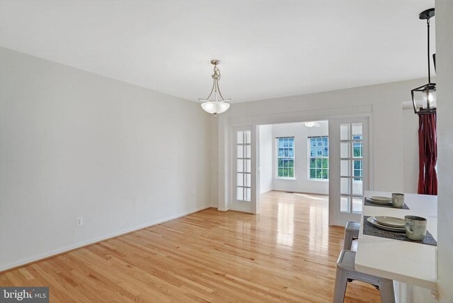 Building Photo - 4684 Carisbrooke Ln