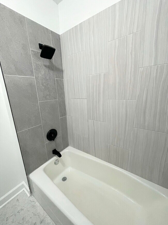 Building Photo - 3601 W Le Moyne St