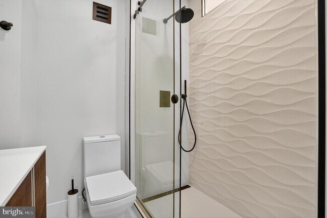 Building Photo - 1615 Q St NW