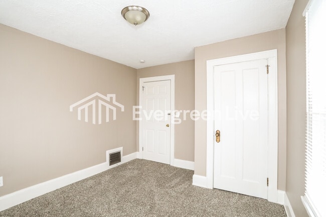 Building Photo - 2004 Dale Rd