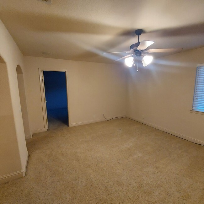 Building Photo - 2604 Javan Ln