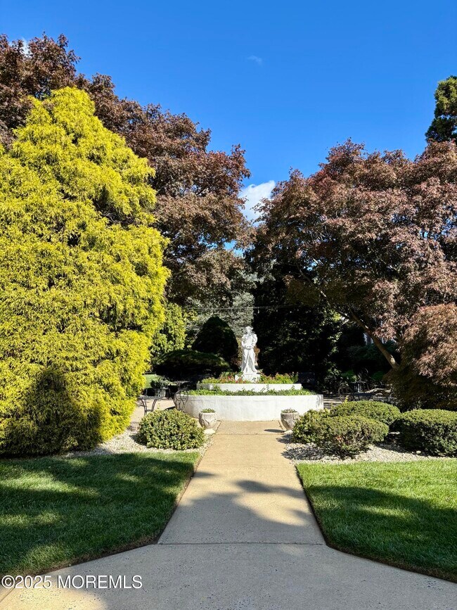 Building Photo - 283 Spring St