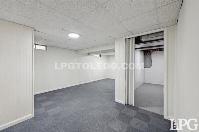 Building Photo - 2121 Bromford Rd