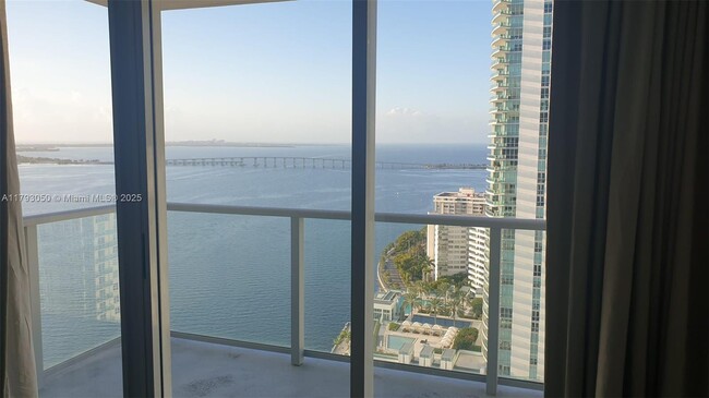 Building Photo - 1155 Brickell Bay Dr