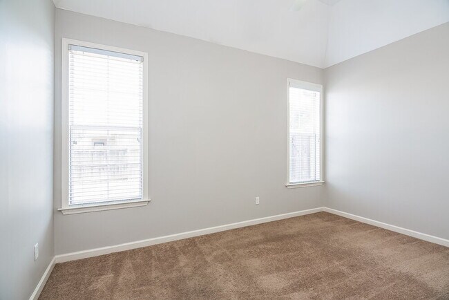 Building Photo - 4902 Longleaf Oak Cove