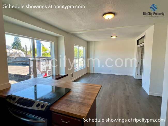 Building Photo - 827 N Lombard St
