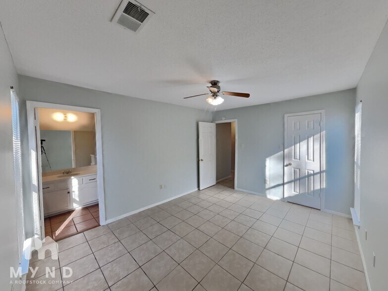 Building Photo - 3405 Laurelwood Dr