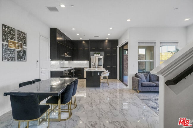 Building Photo - 20818 Bur Oak Cir