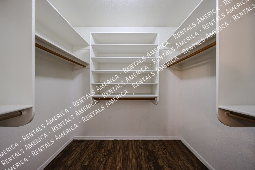 Building Photo - 3884 E Douglas Loop