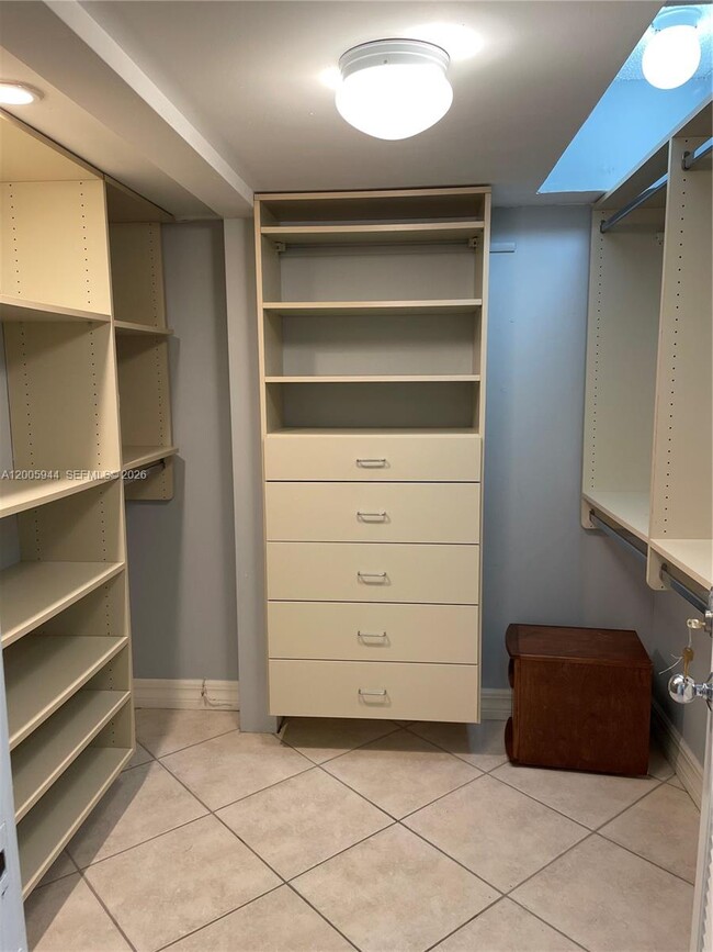 Building Photo - 5 Island Ave