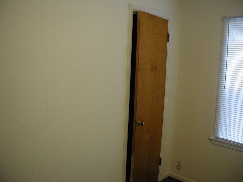 Building Photo - 402 Wolfe Ave