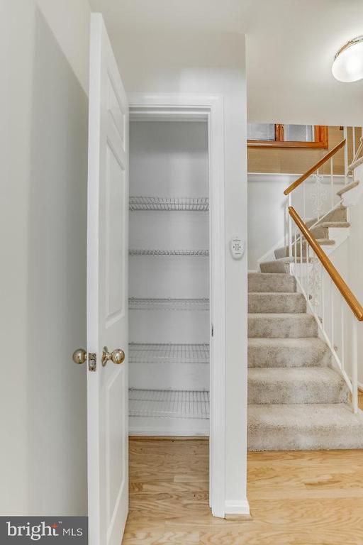 Building Photo - 1809 N Uhle St