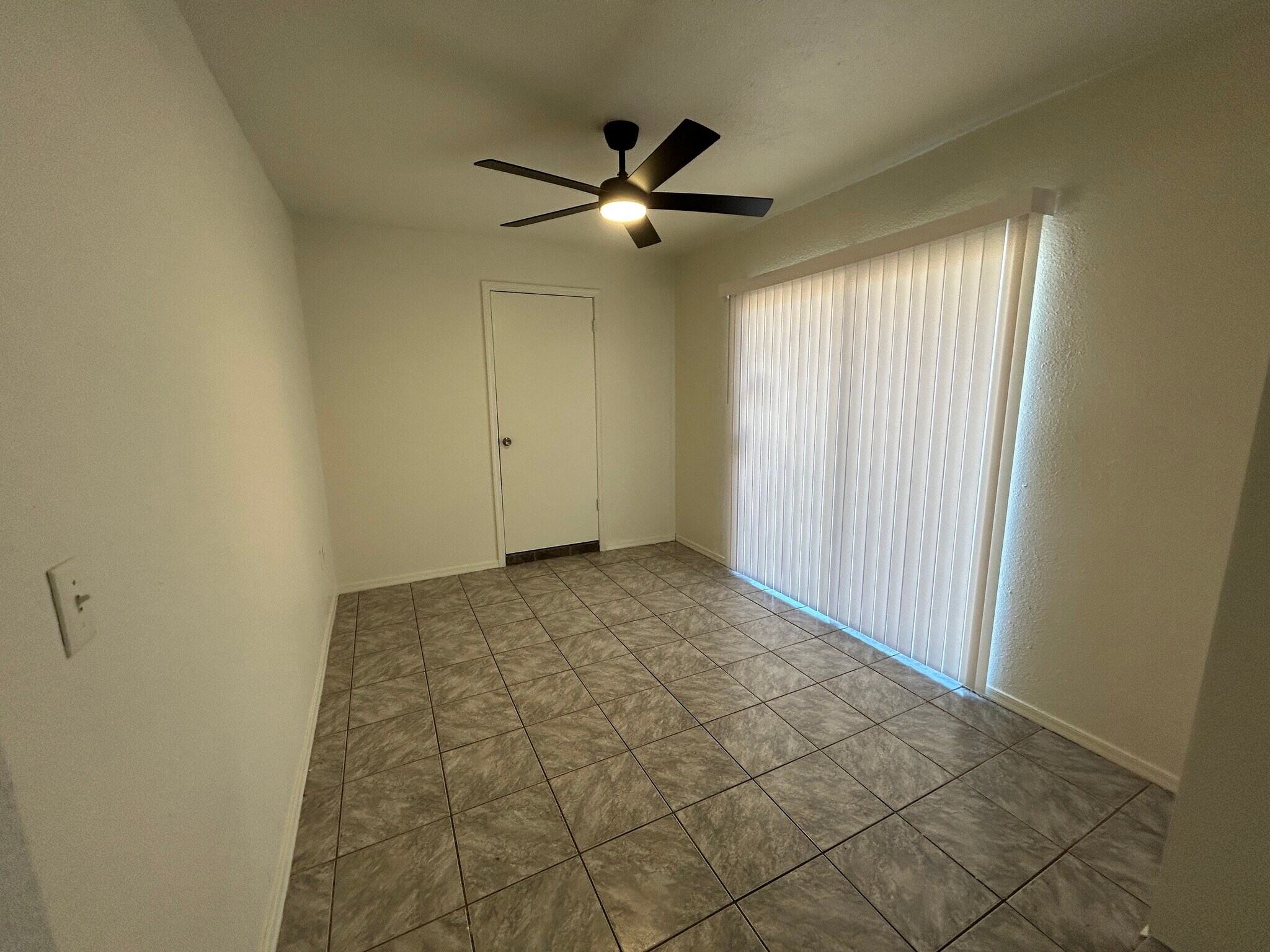 Building Photo - 7222 W Rose Ln