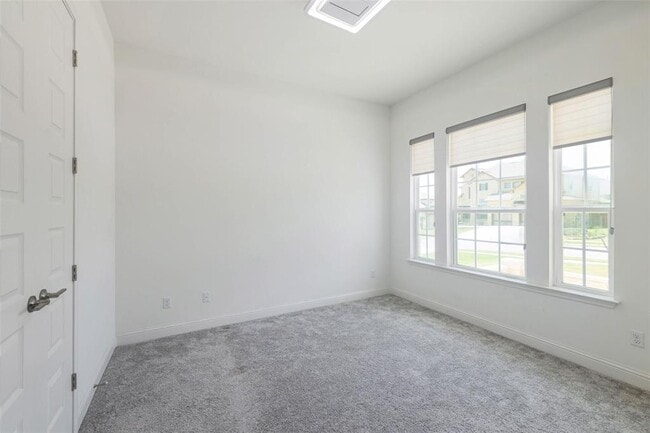 Building Photo - 4413 Edgewater Dr