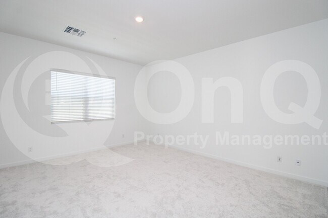 Building Photo - 3871 E Rainbow Dr