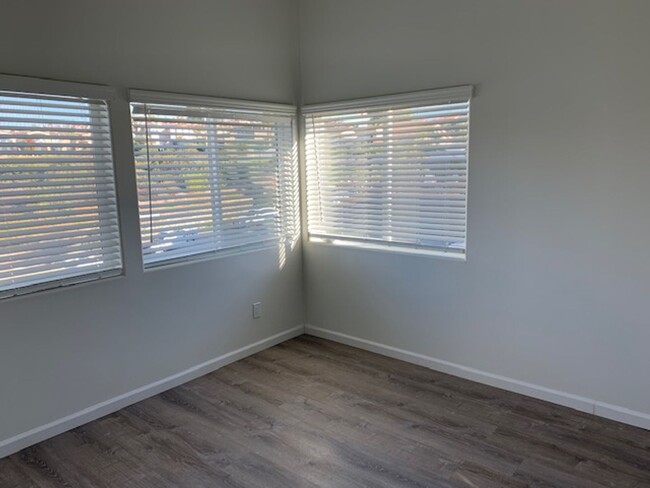 Building Photo - North Pacific Beach, 2 bedroom 2 bath with...