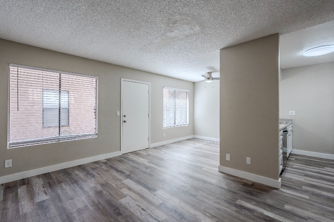 Building Photo - 3816 E McDowell Rd