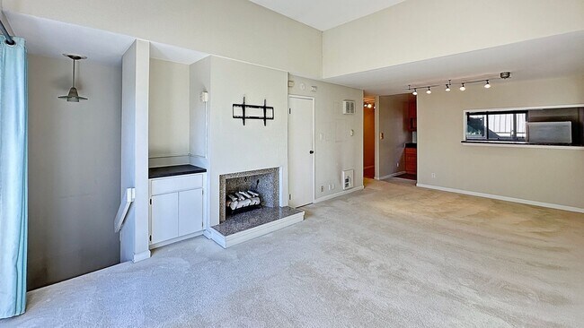 Building Photo - Waterfront Living in the Heart of Jack London Square