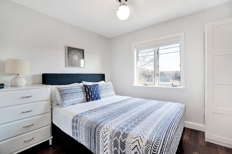 Building Photo - 212 Creek Rd