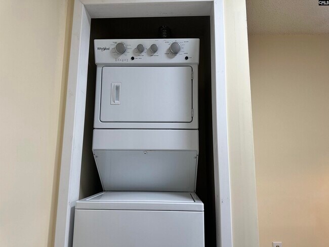 Building Photo - 1715-1715 Stahl St