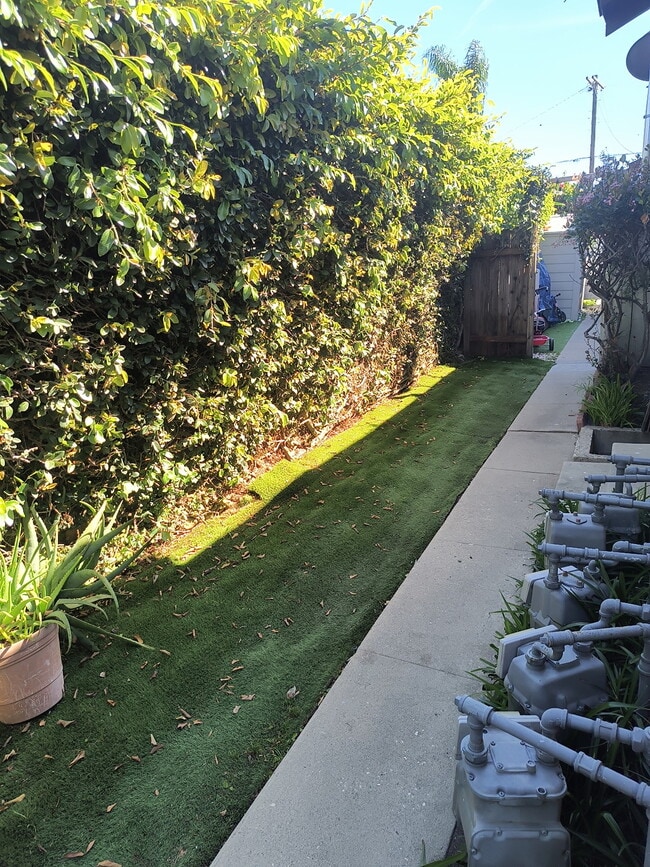 Back Green Space - 1457 W 219th St