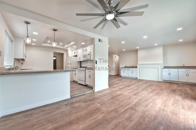 Building Photo - ***Beautiful 6 bed / 3 bath / 2,113 sqft H...