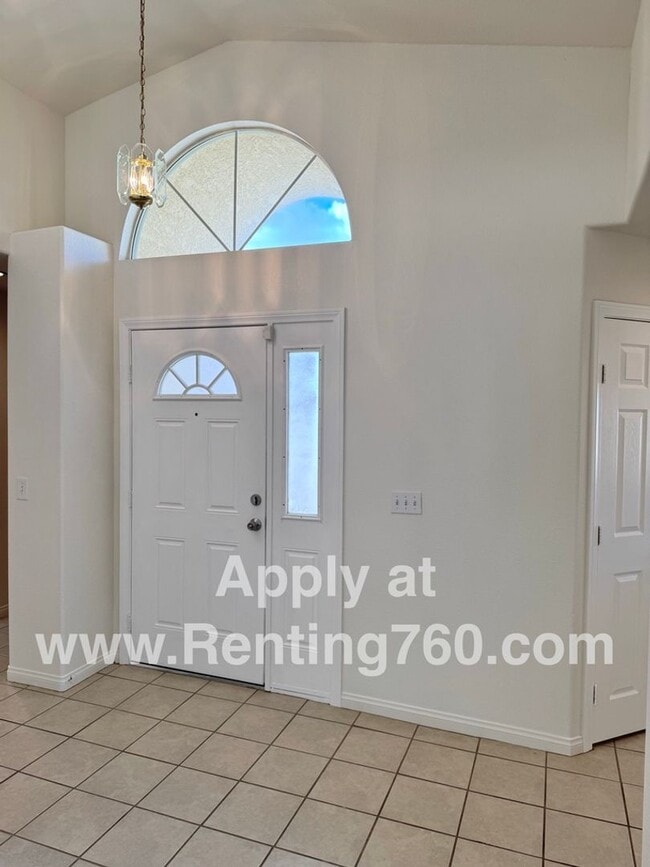 Building Photo - Spacious 4 Bed Home in Copper Hills Neighb...