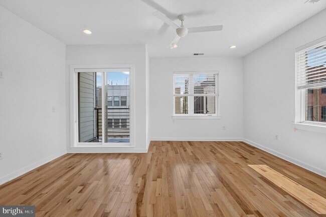 Building Photo - 950 Shackamaxon St